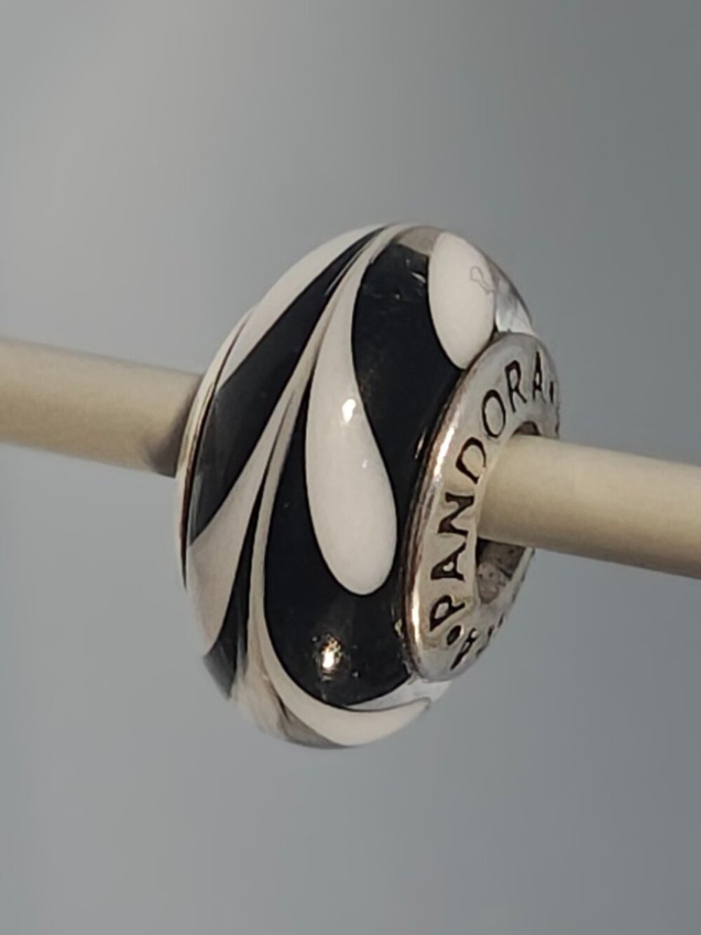 Authentic Pandora Retired Black and White Swirl Murano Glass Charm – 790676